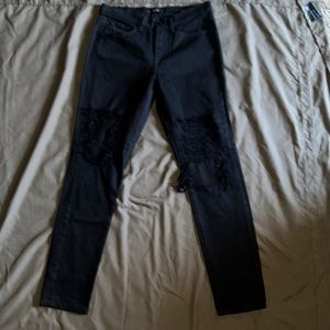 NWOT BDG BLACK DISTRESSED JEANS